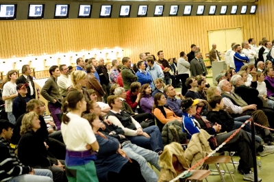 Zuschauer und Aktive beim Kreissparkassenpokal 2006 in Hochbrück 